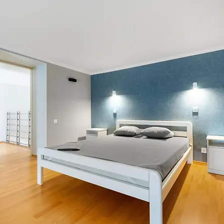 Center 3-bedrooms شقة *