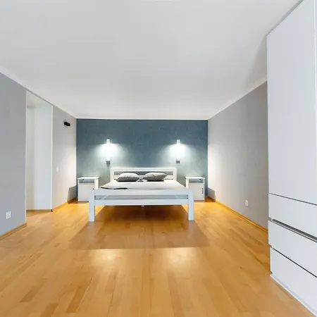 Center 3-bedrooms